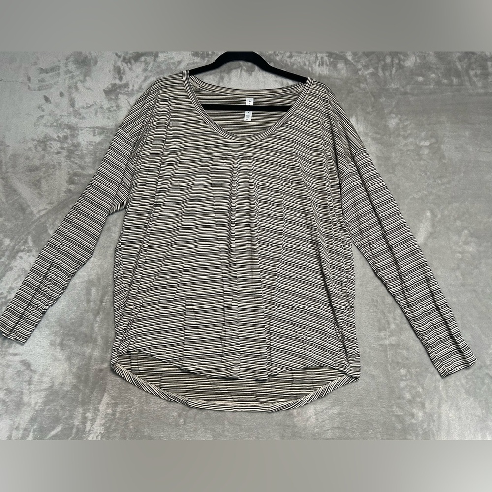 Athleta Long Sleeve Top Women’s XL Black White Stripe Stretch Athleisure